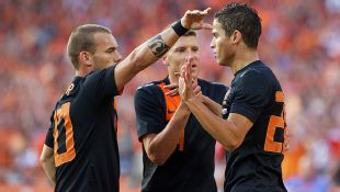 Wesley Sneijder, Stijn Schaars and Ibrahim Afellay celebrate the opening goal
